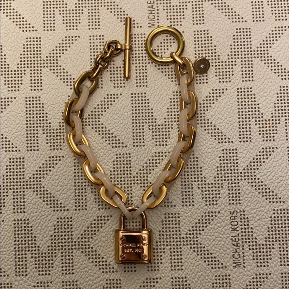 Micheal Kors Rose Gold Toggle Bracelet